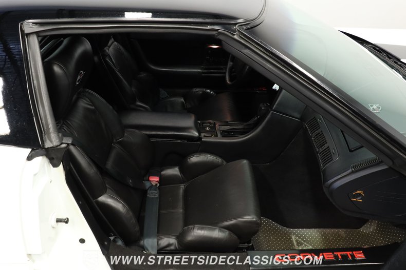 Chevrolet-Corvette-1993-Arctic-White-Black-45