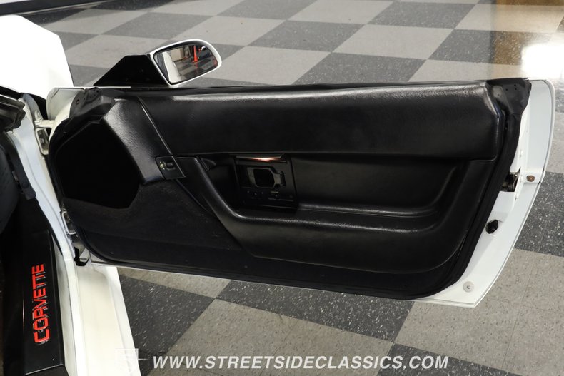 Chevrolet-Corvette-1993-Arctic-White-Black-48