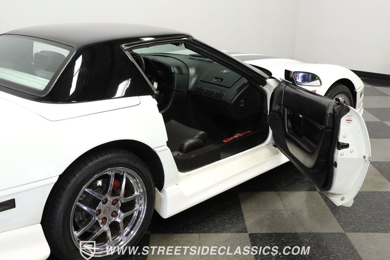 Chevrolet-Corvette-1993-Arctic-White-Black-49