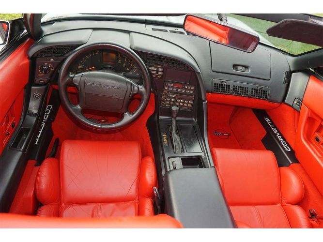 Chevrolet-Corvette-1993-Artic-White-Torch-Red-1