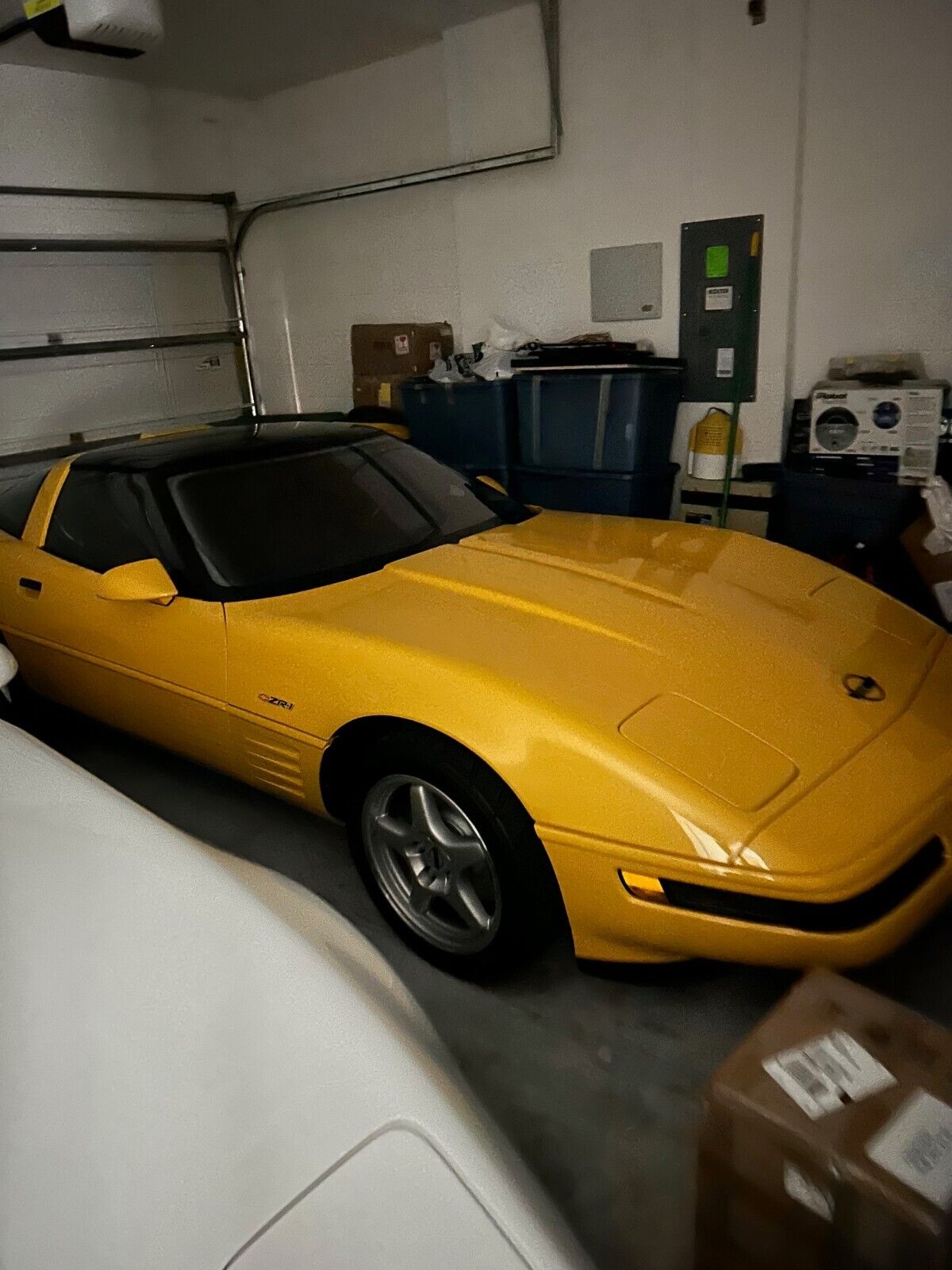 Chevrolet-Corvette-1993-Hatchback-3