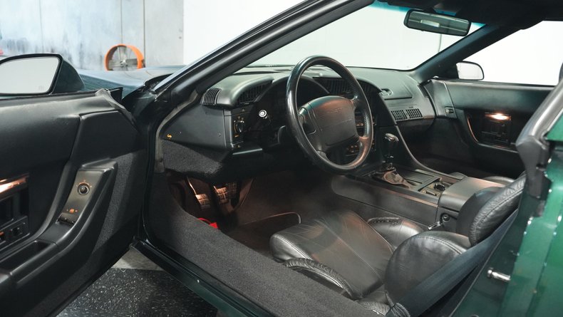 Chevrolet-Corvette-1993-Polo-Green-II-Metall-Black-2