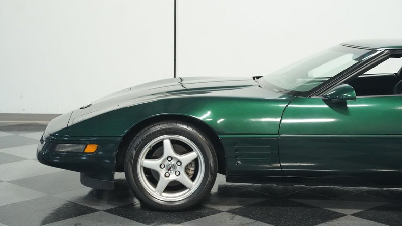 Chevrolet-Corvette-1993-Polo-Green-II-Metall-Black-23