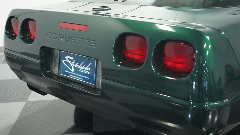 Chevrolet-Corvette-1993-Polo-Green-II-Metall-Black-25