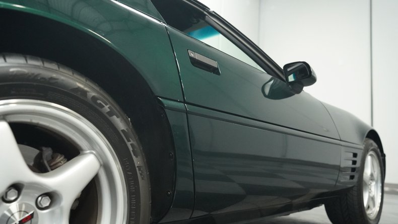 Chevrolet-Corvette-1993-Polo-Green-II-Metall-Black-27