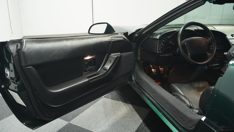 Chevrolet-Corvette-1993-Polo-Green-II-Metall-Black-35