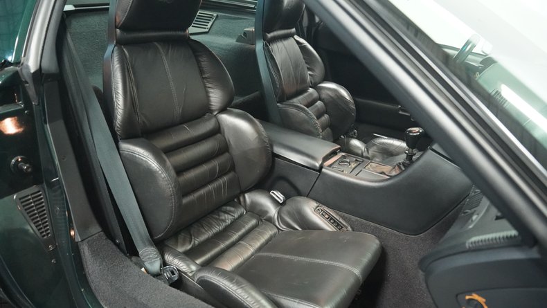 Chevrolet-Corvette-1993-Polo-Green-II-Metall-Black-40