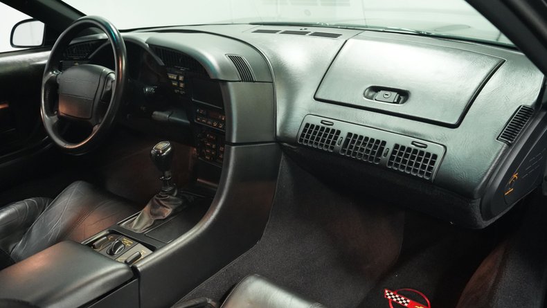 Chevrolet-Corvette-1993-Polo-Green-II-Metall-Black-42