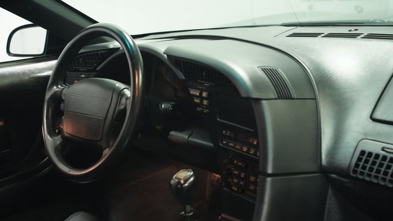 Chevrolet-Corvette-1993-Polo-Green-II-Metall-Black-43