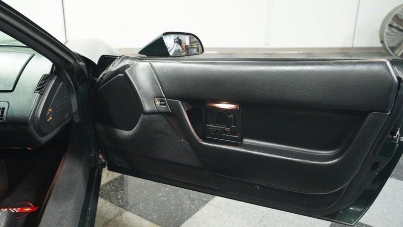 Chevrolet-Corvette-1993-Polo-Green-II-Metall-Black-45