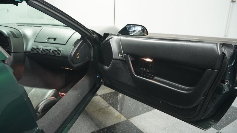 Chevrolet-Corvette-1993-Polo-Green-II-Metall-Black-46