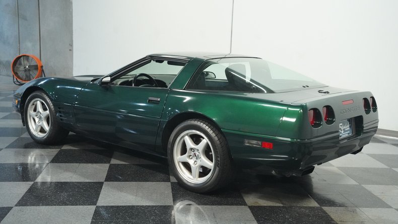 Chevrolet-Corvette-1993-Polo-Green-II-Metall-Black-5