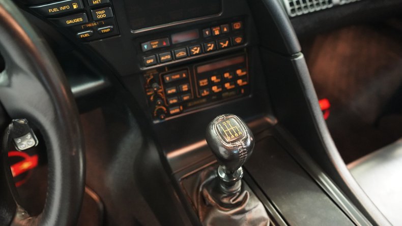 Chevrolet-Corvette-1993-Polo-Green-II-Metall-Black-7