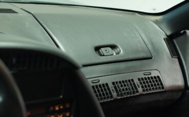 Chevrolet-Corvette-1993-Polo-Green-II-Metall-Black-8
