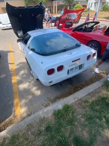 Chevrolet-Corvette-1993-White-Gray-9