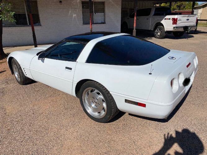 Chevrolet-Corvette-1993-White-Red-1
