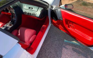 Chevrolet-Corvette-1993-White-Red-14