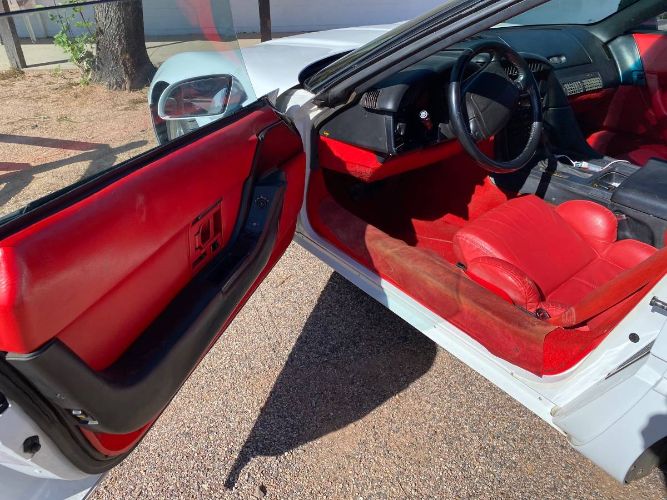 Chevrolet-Corvette-1993-White-Red-18