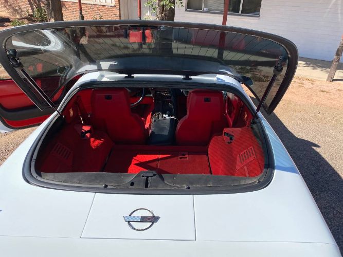 Chevrolet-Corvette-1993-White-Red-19