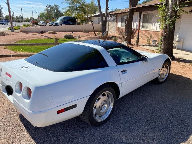 Chevrolet-Corvette-1993-White-Red-2