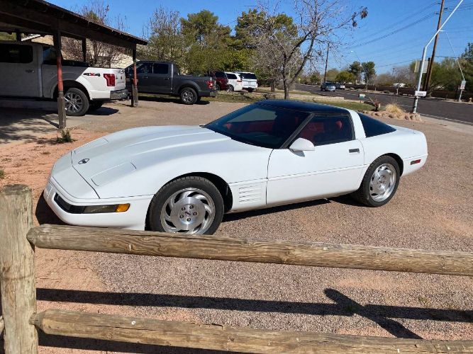 Chevrolet-Corvette-1993-White-Red-22