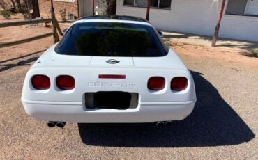 Chevrolet-Corvette-1993-White-Red-3