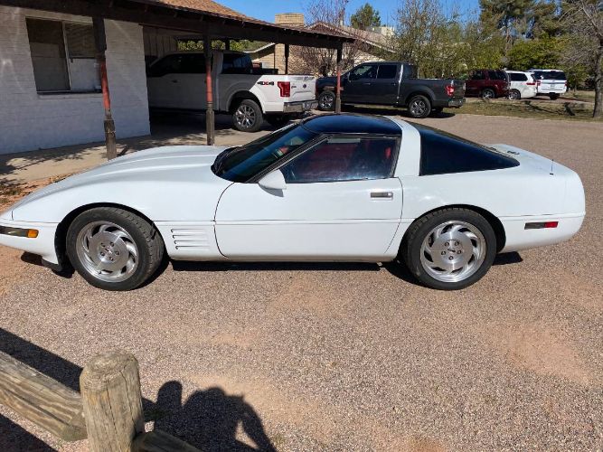 Chevrolet-Corvette-1993-White-Red-4
