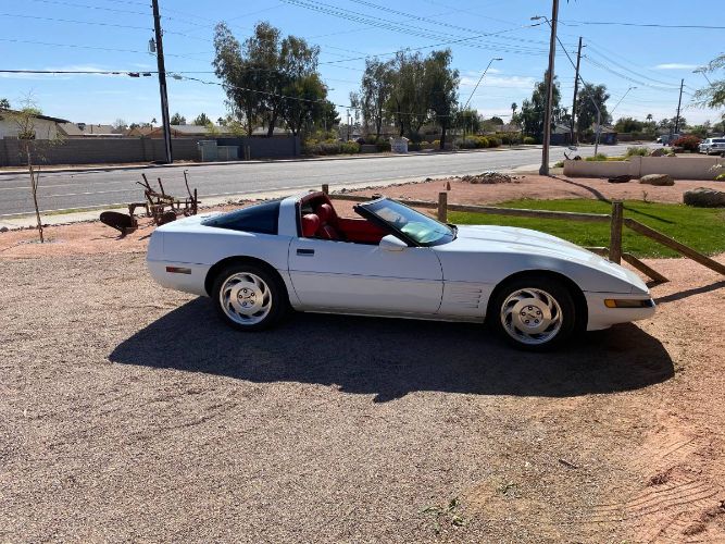 Chevrolet-Corvette-1993-White-Red-5
