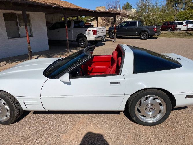 Chevrolet-Corvette-1993-White-Red-7
