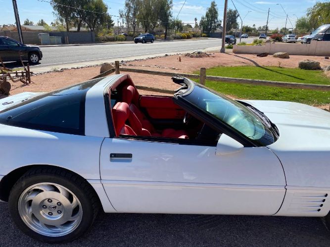 Chevrolet-Corvette-1993-White-Red-8