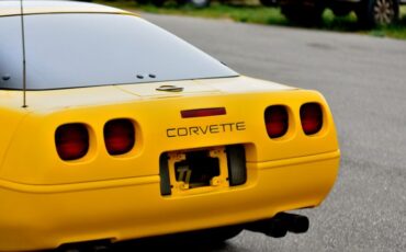 Chevrolet-Corvette-1993-Yellow-Black-17
