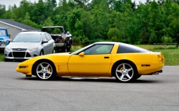 Chevrolet-Corvette-1993-Yellow-Black-18