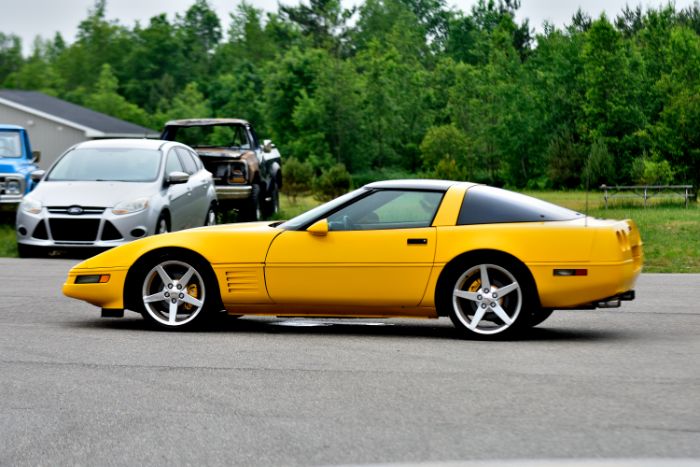 Chevrolet-Corvette-1993-Yellow-Black-18