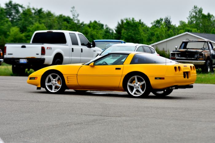 Chevrolet-Corvette-1993-Yellow-Black-19