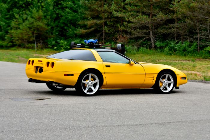 Chevrolet-Corvette-1993-Yellow-Black-23