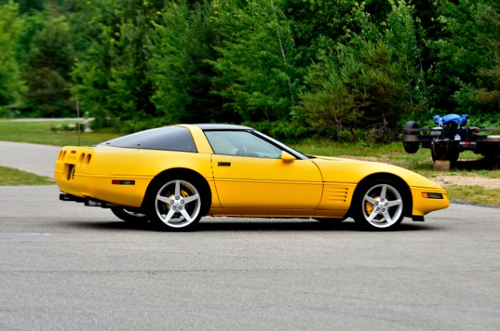 Chevrolet-Corvette-1993-Yellow-Black-24