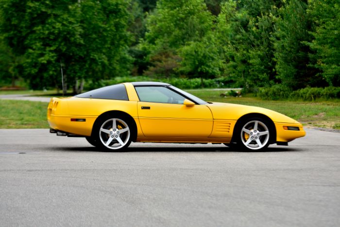 Chevrolet-Corvette-1993-Yellow-Black-25