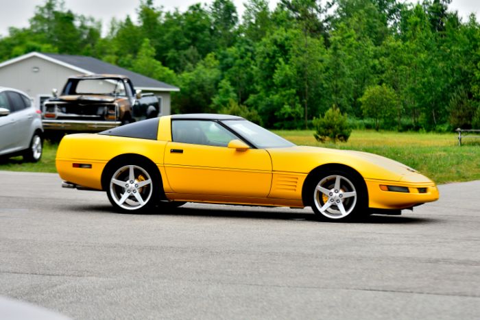 Chevrolet-Corvette-1993-Yellow-Black-26