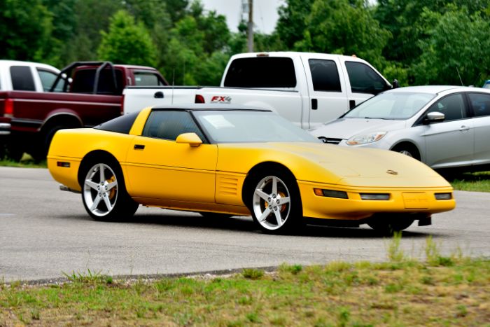 Chevrolet-Corvette-1993-Yellow-Black-27