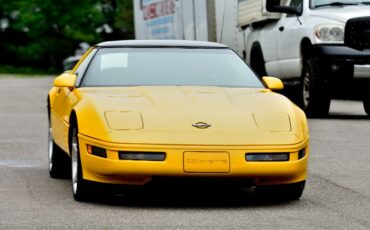 Chevrolet-Corvette-1993-Yellow-Black-29
