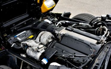 Chevrolet-Corvette-1993-Yellow-Black-3