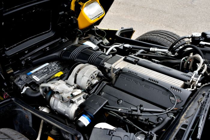 Chevrolet-Corvette-1993-Yellow-Black-3