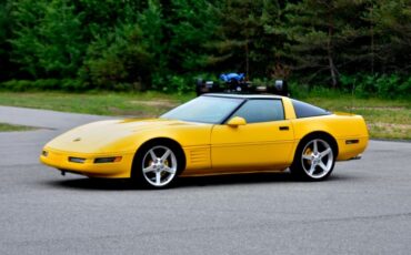 Chevrolet-Corvette-1993-Yellow-Black-32