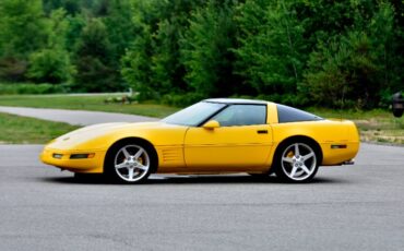 Chevrolet-Corvette-1993-Yellow-Black-33
