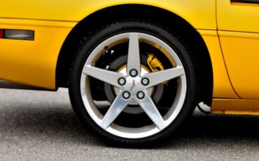 Chevrolet-Corvette-1993-Yellow-Black-36