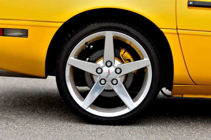 Chevrolet-Corvette-1993-Yellow-Black-36
