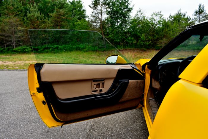 Chevrolet-Corvette-1993-Yellow-Black-38