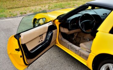 Chevrolet-Corvette-1993-Yellow-Black-39