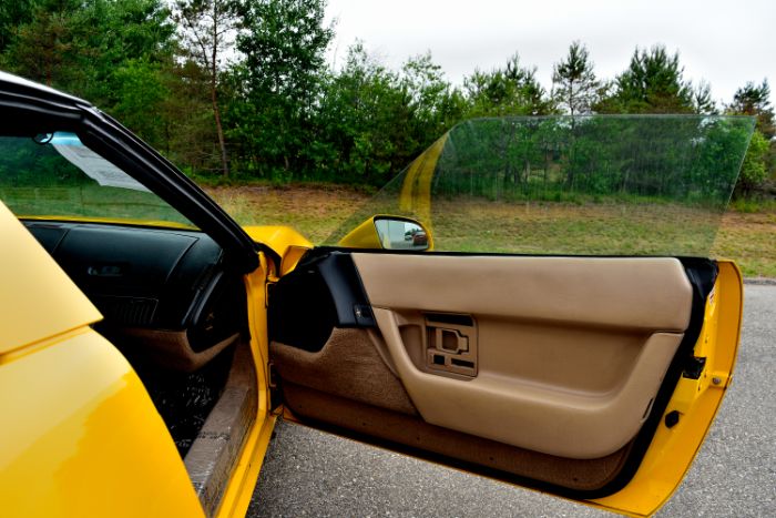 Chevrolet-Corvette-1993-Yellow-Black-43