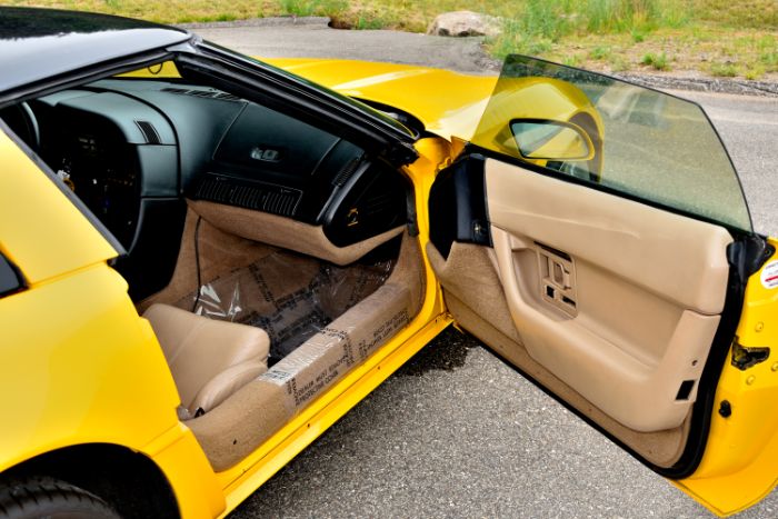 Chevrolet-Corvette-1993-Yellow-Black-6